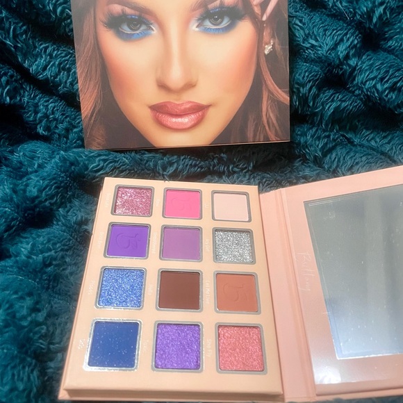 New eye shadow palette’s - Picture 2 of 4